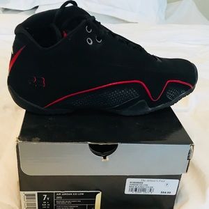 Air Jordan XXI Low 7Y. Excellent condition.